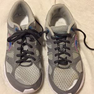 Sale😂AVIA SNEAKERS